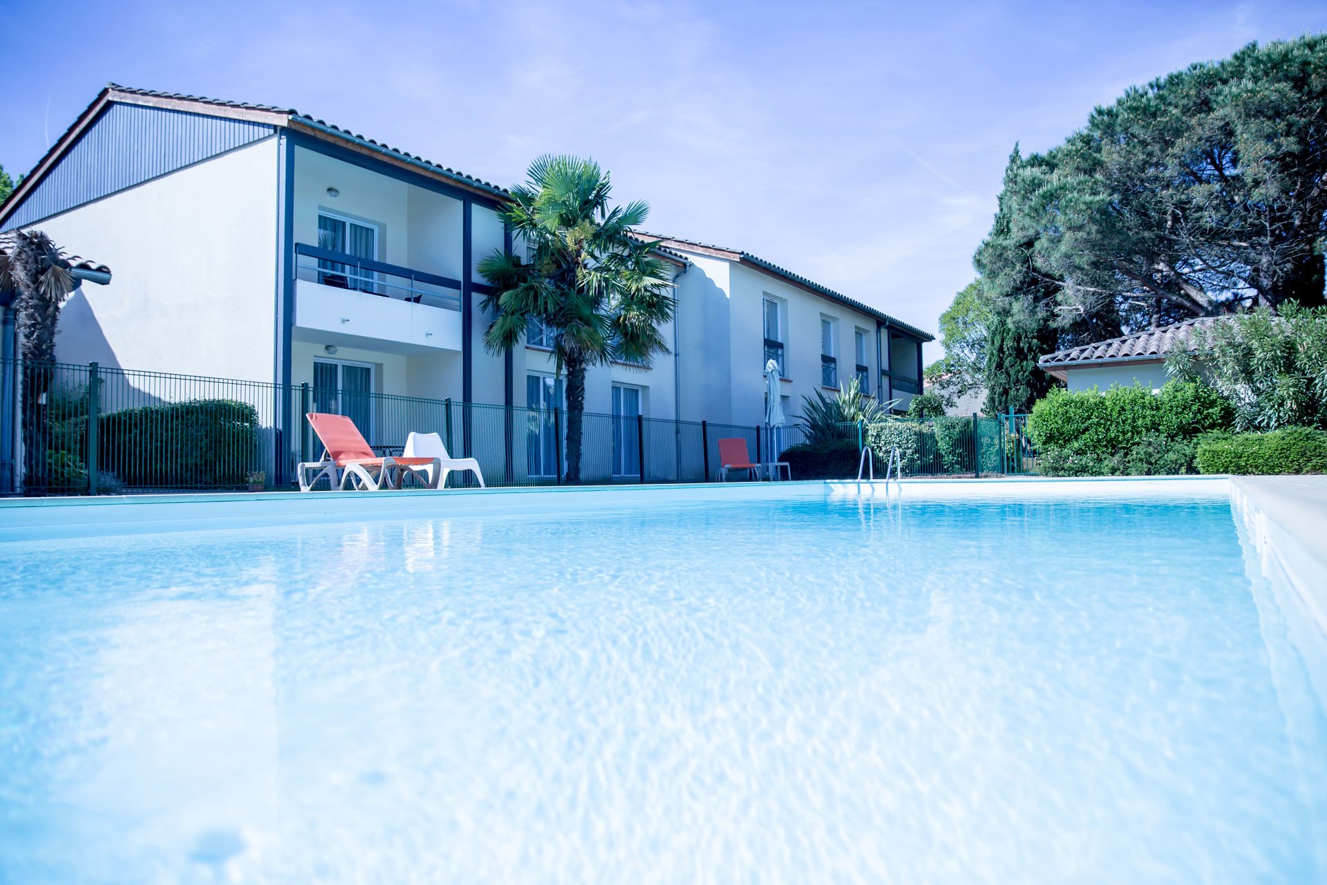 Les Pins Galants | Toulouse apartment hotel with pool