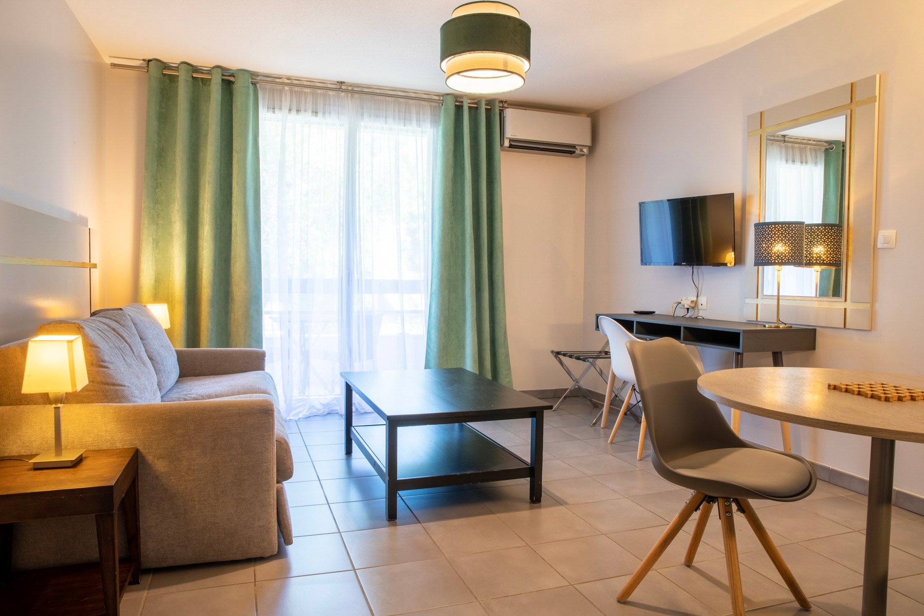 Les Pins Galants | Hotel Toulouse near motorway